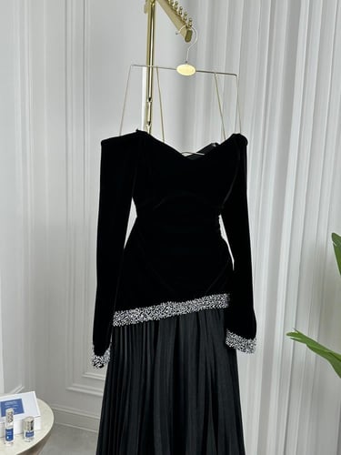 فستان سهرة جوخ جازار مقلم راقي