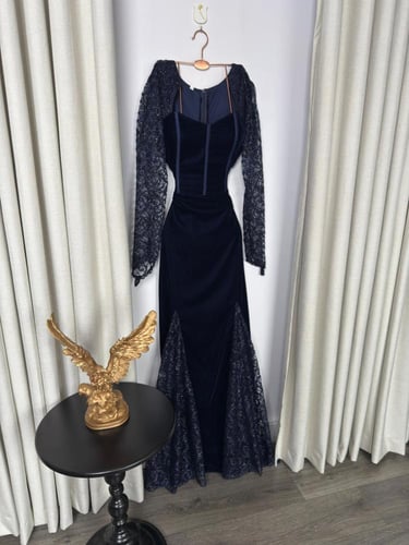 فستان مخملي بدانتيل فريد