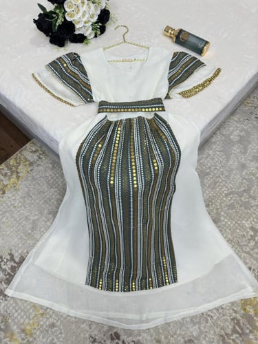 جلابية كتان لنن طرز ترتر راقية