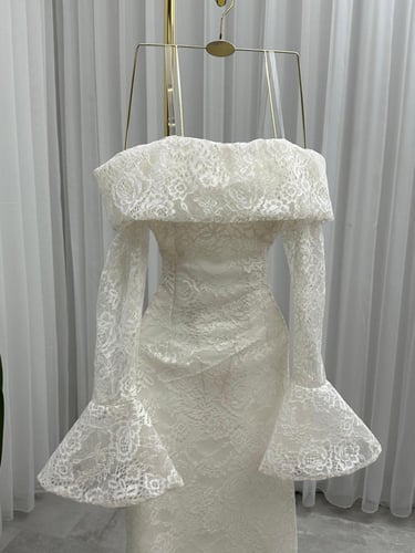 فستان دانتيل مميز باطلالة ساحرة