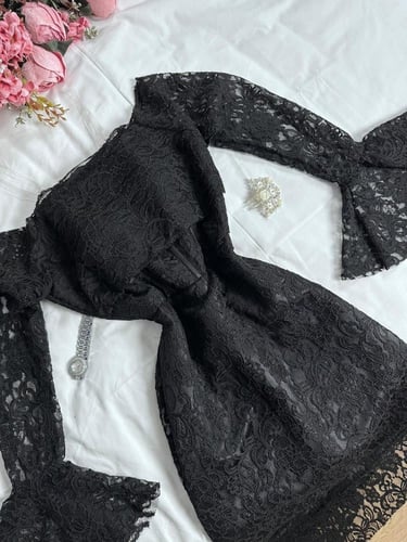 الدانتيل المشجر المميز باطلالة ساحرة