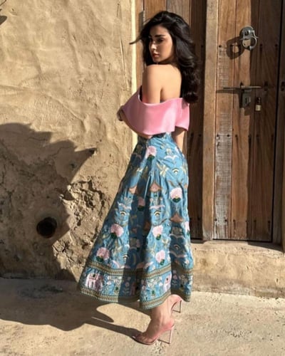 فستان ميد مشجر قص مطرز راقي