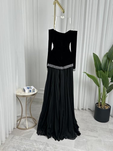 فستان سهرة جوخ جازار مقلم راقي