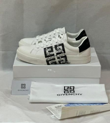 حذاء جيفنشي