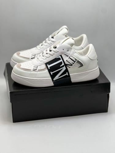 حذاء فالنتينو ( أبيض )