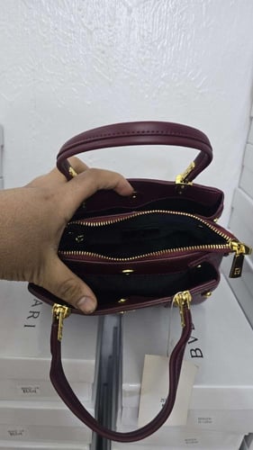 شنطة آغنر مستر باللون العنابي الفاخر مع حزام الكتف