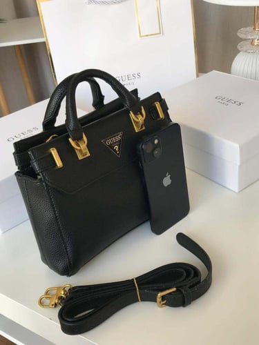 شنطة يد نسائية أنيقة – تصميم عصري ومتعدد الاستخدام