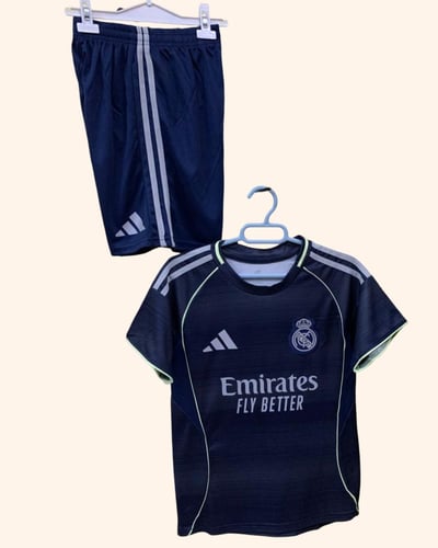 طقم ريال مدريد الاحتياطي كحلي للأطفال 2026