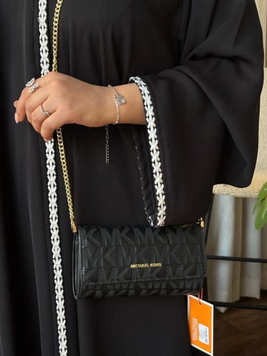 شنطة نسائية اجنر مستر وسط شعار تطريز