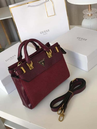 شنطة يد نسائية أنيقة – تصميم عصري ومتعدد الاستخدام