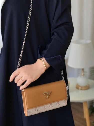 شنطة يد نسائية متوسطة الحجم بألوان متعددة – أنيقة...