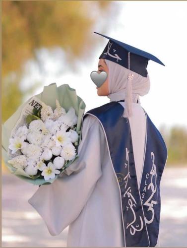 عباية تخرج "كلاسيك مخمل" بوشاح ملكي وتطريز سنة الت...