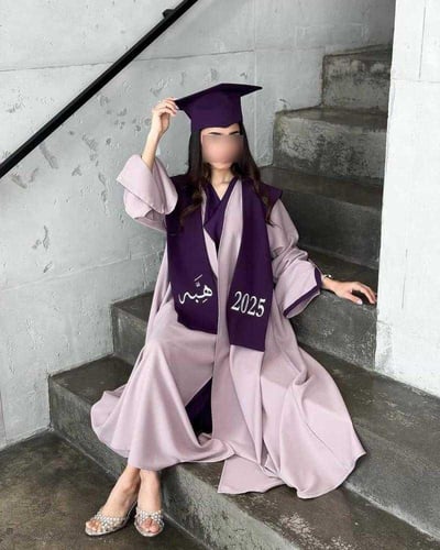 عباية تخرج بنفسجي فاتح مع شال مخصص