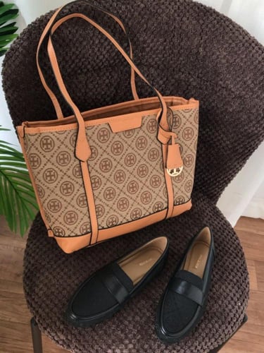 شنطة يد كبيرة مع شوز- طقم توري بورش نسائي