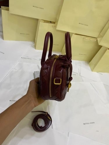 شنطة يد نسائية اشكال متعددة – بتفاصيل فاخرة!