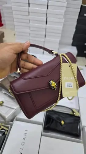حقيبة يد نسائية بولغاري بجلد كلاسيكية