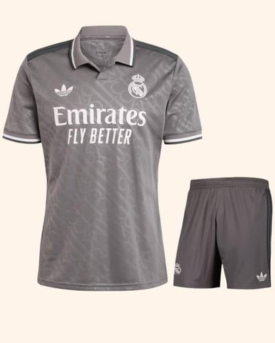 طقم ريال مدريد رمادي متوفر جميع المقاسات