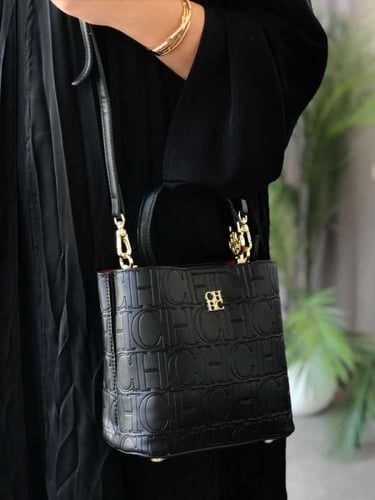 حقائب يد نسائية واسعة: أناقة بلا حدود ومساحة عملية