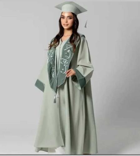 عبايات تخرج 2026 مودرن بتصميم ملكي مطرز بالاسم وال...
