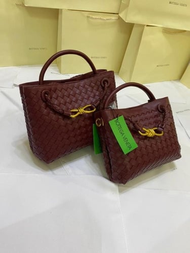 شنطة يد نسائية بوتيقا – الأناقة بتفاصيل فاخرة!