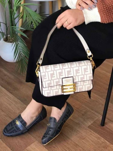 طقم شنط وشوزات نسائية بالوان عصرية - تصميم فاخر وأ...