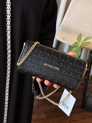 شنطة نسائية اجنر مستر وسط شعار تطريز