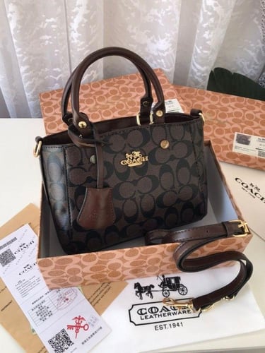 شنطة يد نسائية كوتش منقوشة - حجم متوسط بـ 4 ألوان...