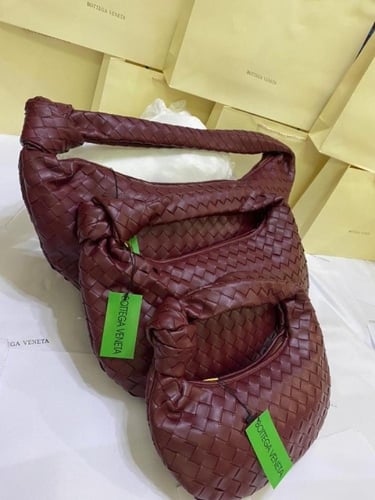 شنطة يد نسائية اشكال متعددة – بتفاصيل فاخرة!