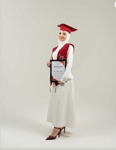 روب تخرج 2026"الجوهرة" الملكي باللون الأبيض الناصع...