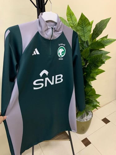 سويتر المنتخب السعودي الاخضر الداكن الرسمي 25/26