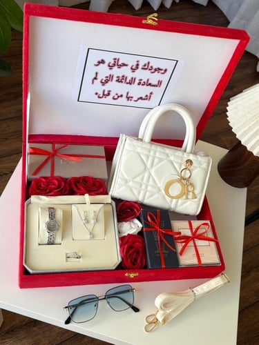 طقم هدايا نسائي فاخر شنطة يد وساعه هدايا تكميليه