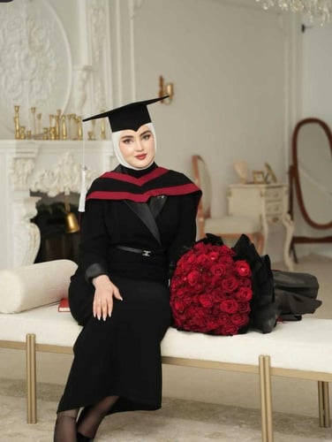 عباية تخرج 2026 "برستيج" عودي وأسود - تصميم مخصص ل...