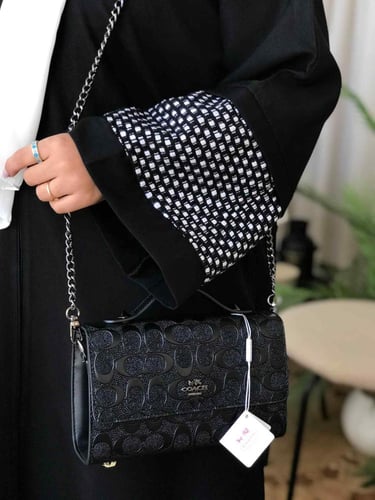 حقيبة كوتش أصلية بتصميم أنيق ومقبض علوي