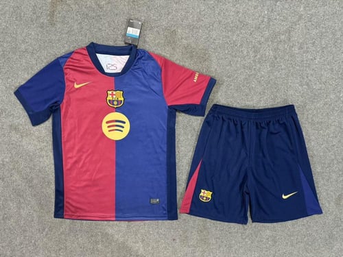 طقم نادي برشلونة الأساسي الرسمي