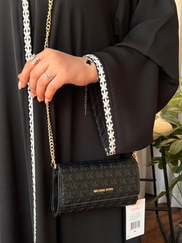 شنطة نسائية اجنر مستر وسط شعار تطريز