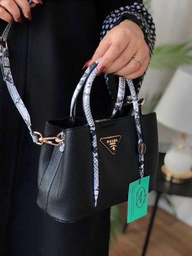 حقائب يد نسائية بتصميم فريد وراقي