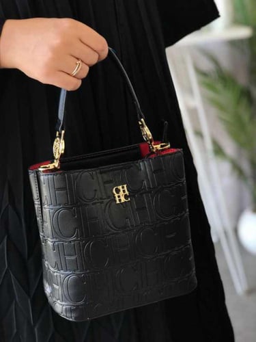 حقائب يد نسائية واسعة: أناقة بلا حدود ومساحة عملية