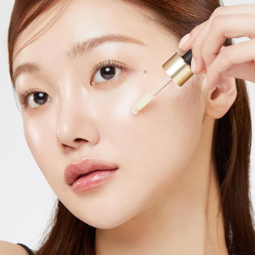 سيروم ميديكيوب بفيتامين سي لتفتيح البشرة وتقليل ال...