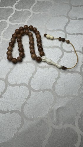 سبحة كوك مطعمه بعظم جمل يزيدها تميز ناعمة جداً عدد...