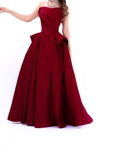 فستان احمر كلوش