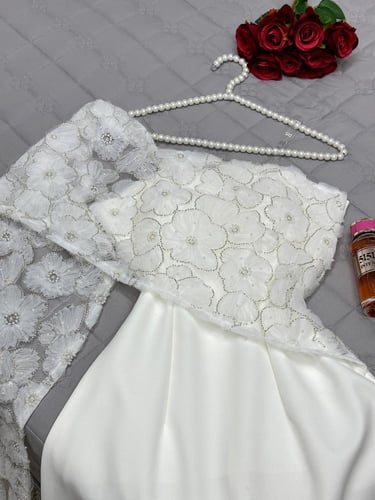 فستان ابيض مخصر