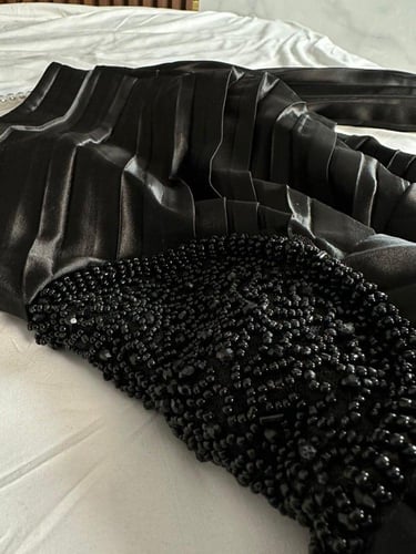 فستان اسود تفته تكسير