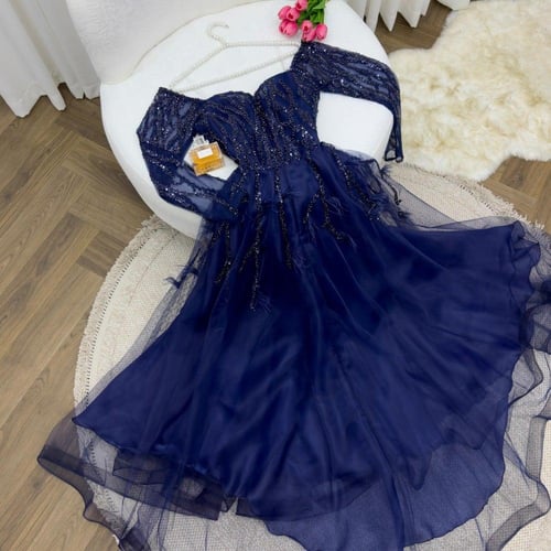 فستان كحلي طويل بأكمام فخم للسهرات