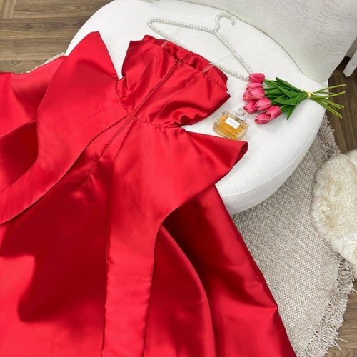 فستان احمر كلوش