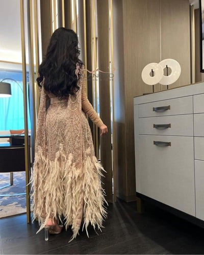 فستان سهره ريش ذهبي مع بيج