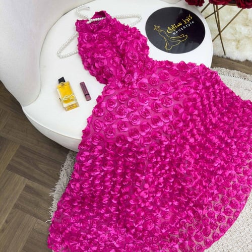 فستان الورود باللون الفوشي