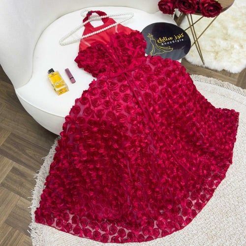 فستان الورود باللون الاحمر