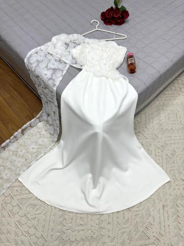 فستان ابيض مخصر