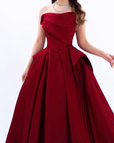 فستان احمر كلوش