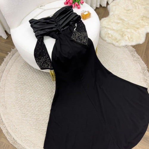 فستان اسود سهره بأكمام